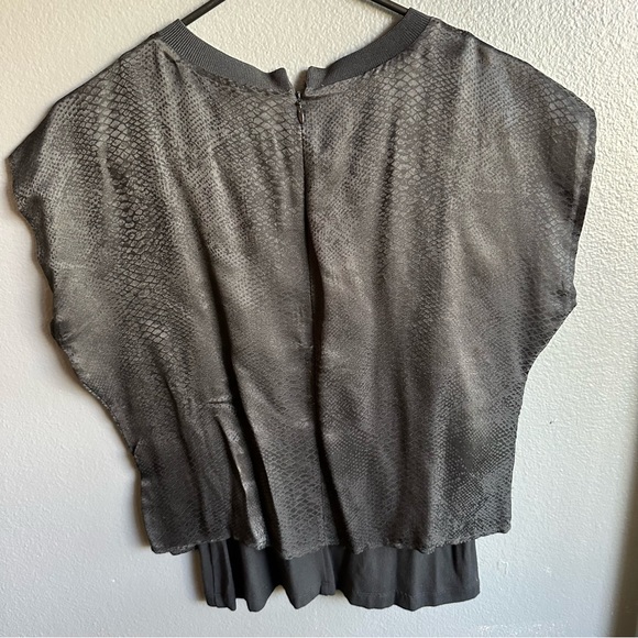 Chelsea and walker black silk croc flow top - Picture 4 of 7